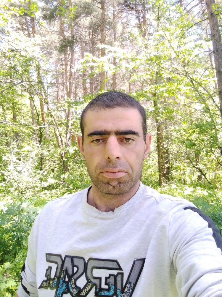  43935062  Vahan, 32 ,    