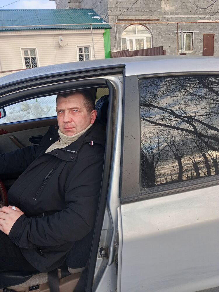  54150822  Viktor, 46 ,     