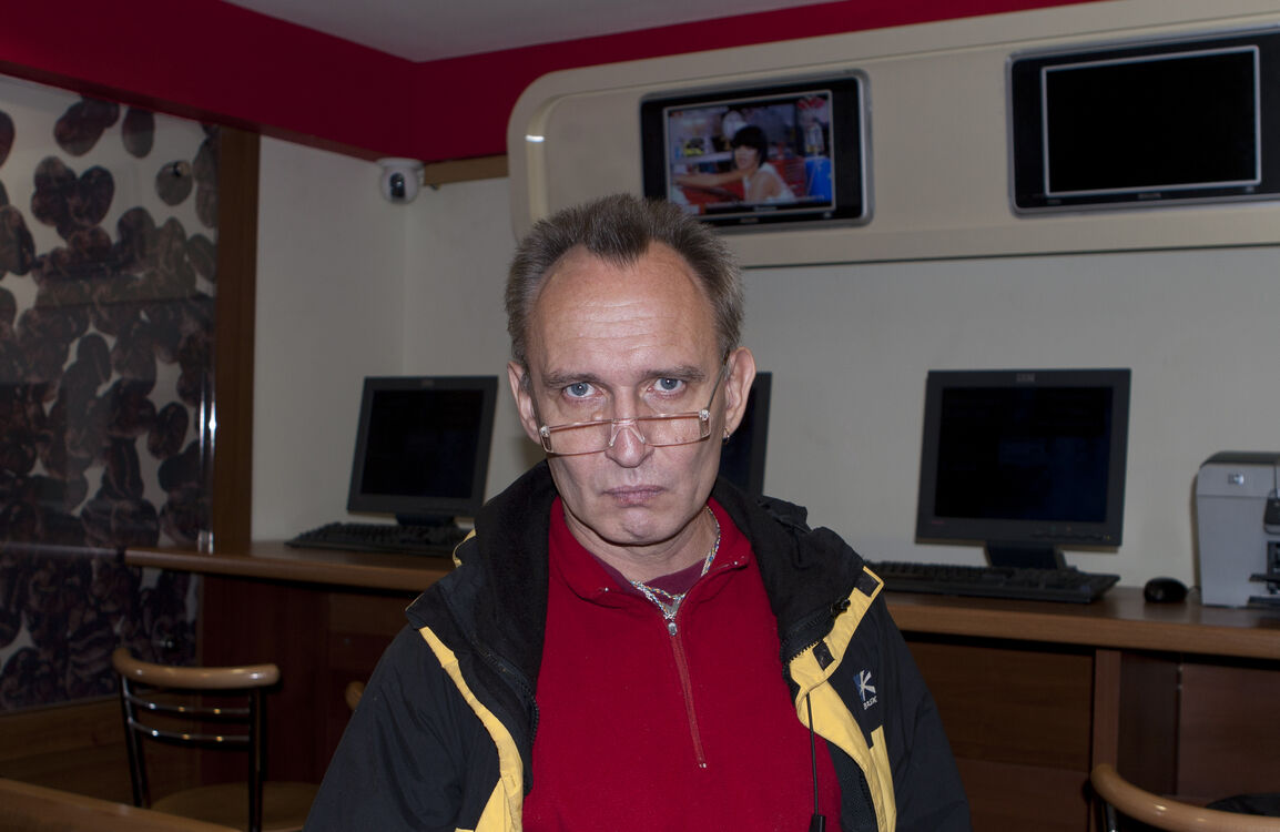  54369232  Allan, 57 ,    