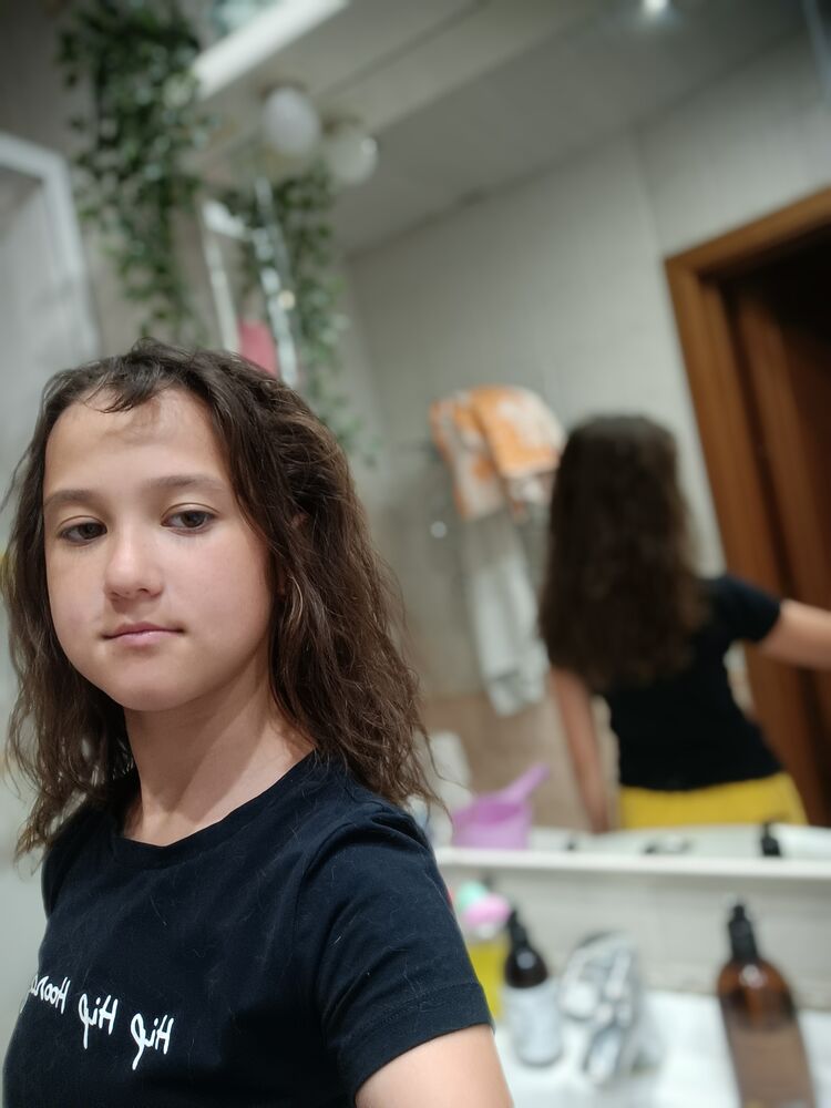  45055302  Maria, 19 ,    