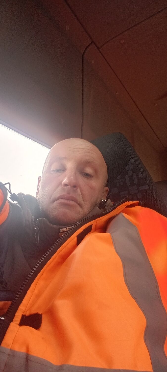  50310402  Stanislav, 43 ,    --