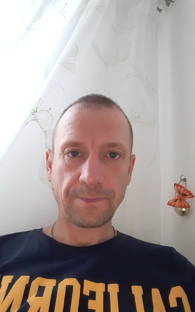  22317492  Denis, 46 ,    