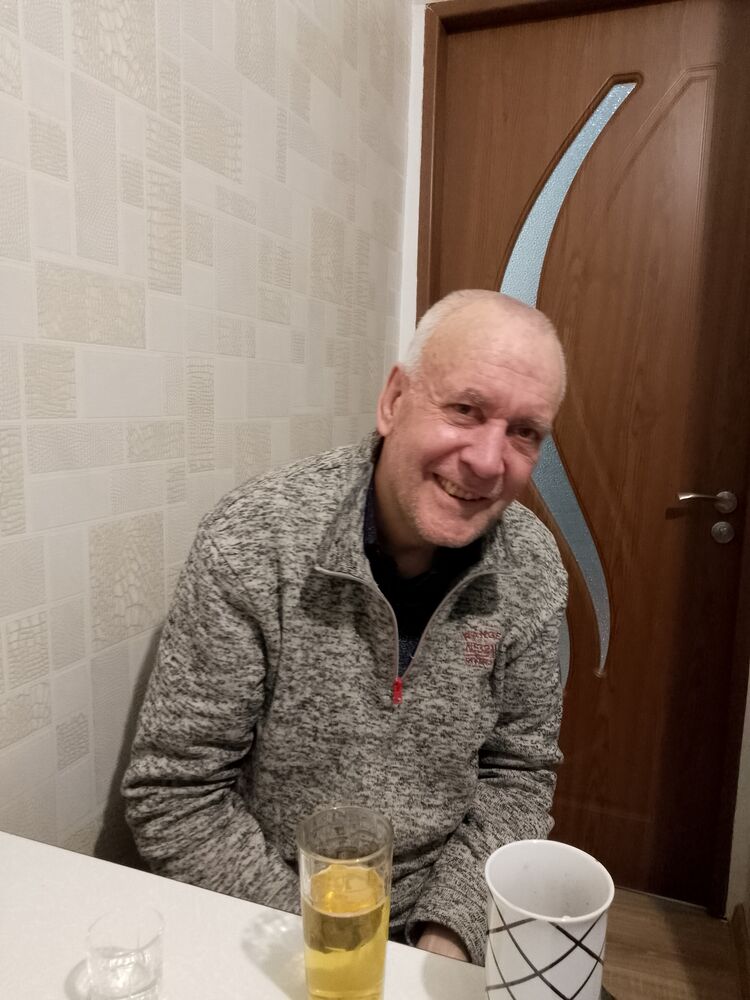  48386842  Veceslav, 60 ,    