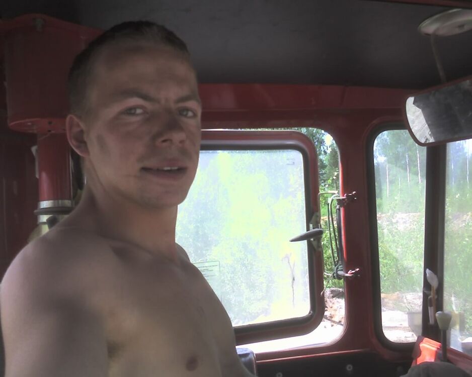  9275682  Varis, 40 ,    