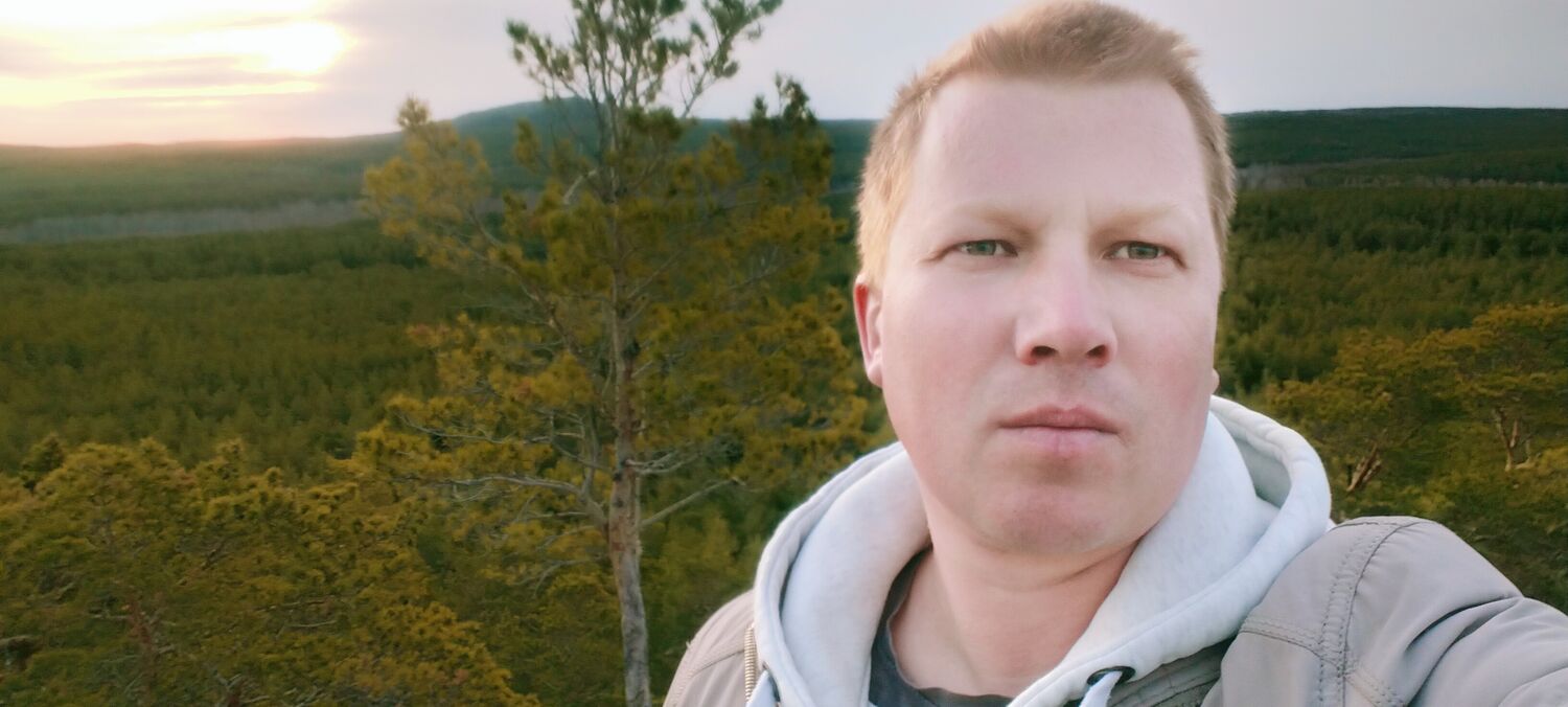 33899192  Viktor, 37 ,    