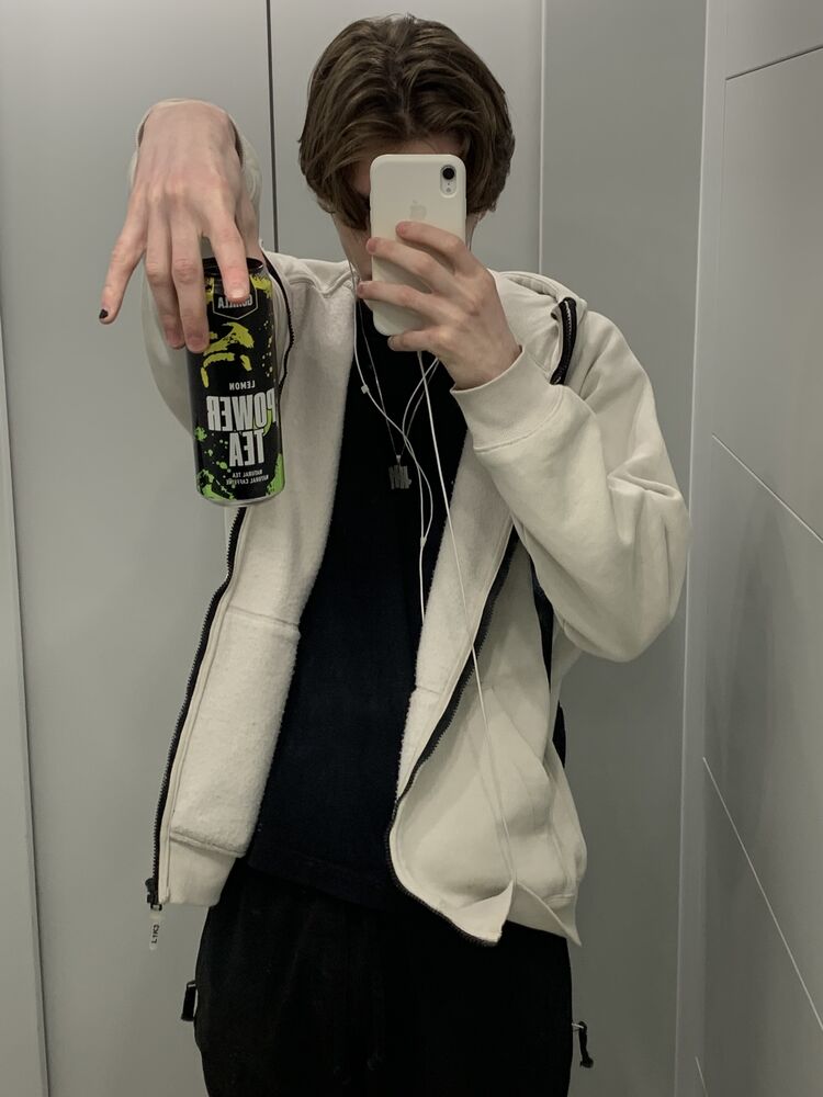  26071222  Hellaz, 25 ,    