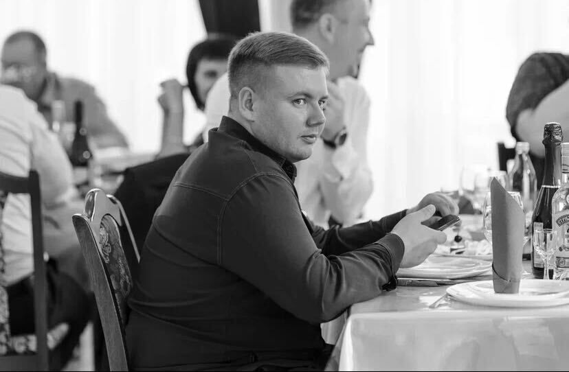  38827882  Ilya, 33 ,    