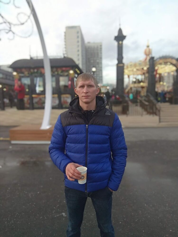  15630422  Igor, 42 ,    