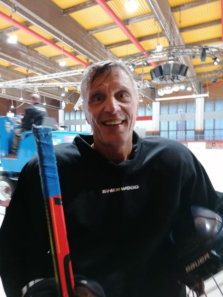  44198092  Gabriel, 65 ,    Duisburg