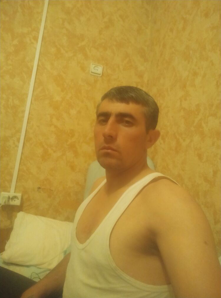  43790382  Nicat, 40 ,    