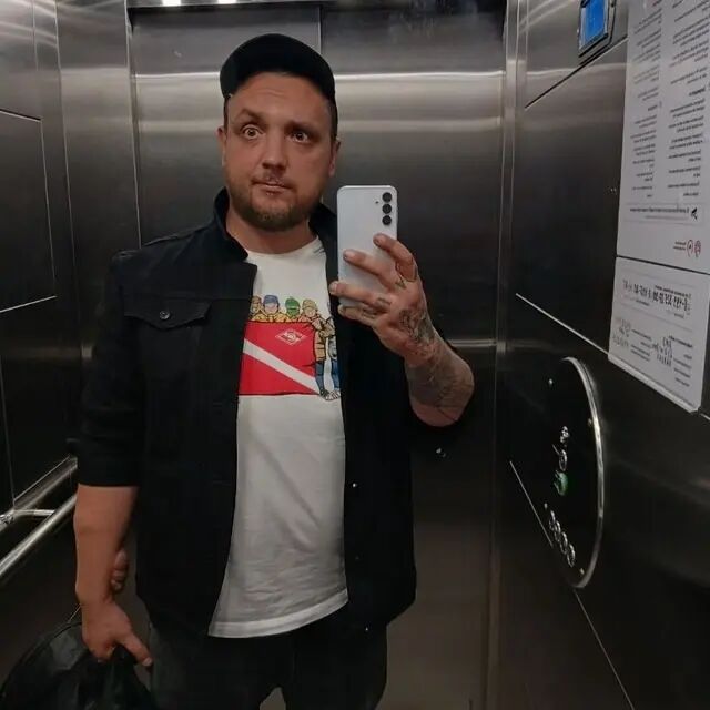  51512332  Anton, 35 ,    