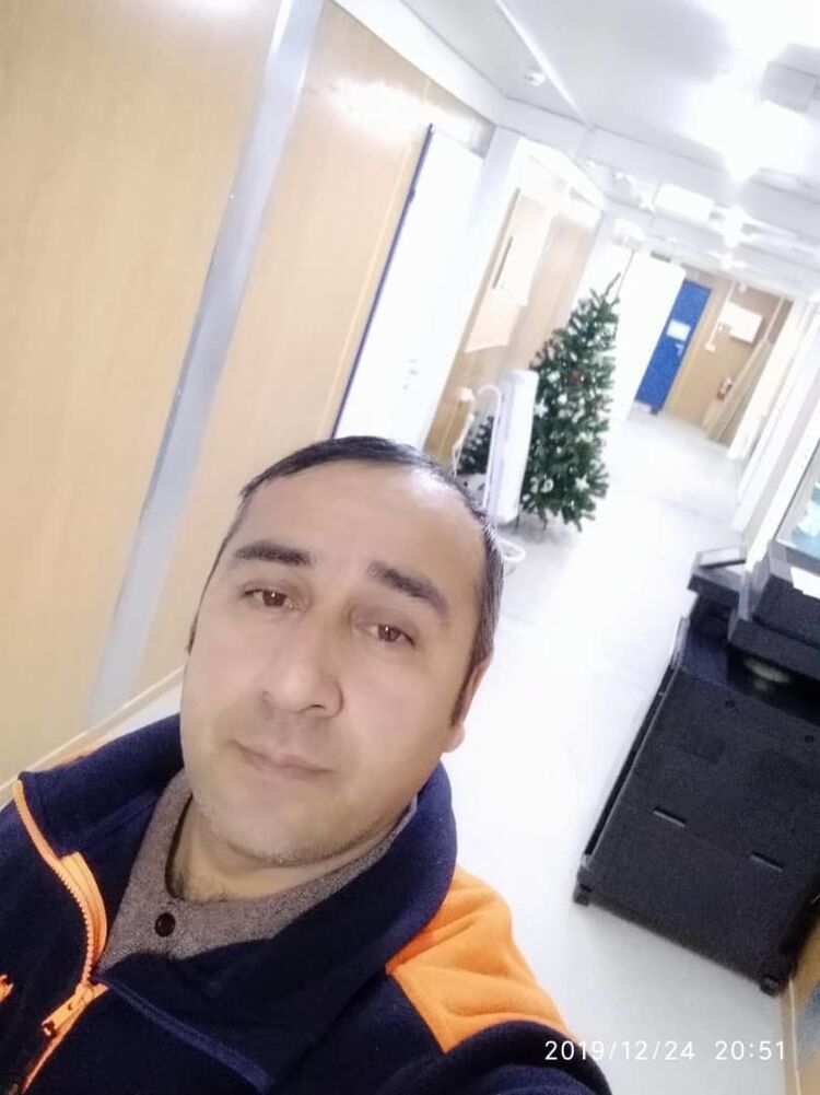  18606692  Juratbek, 46 ,    -