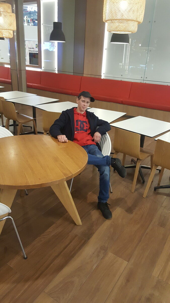 13643002  Evgenii, 37 ,    