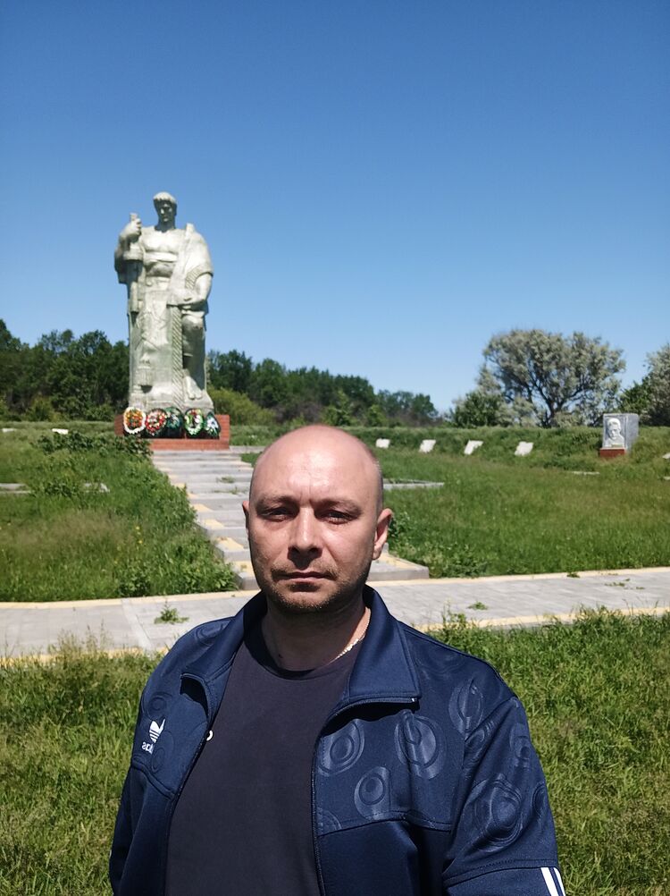  ,   Vladislav, 43 ,   ,   