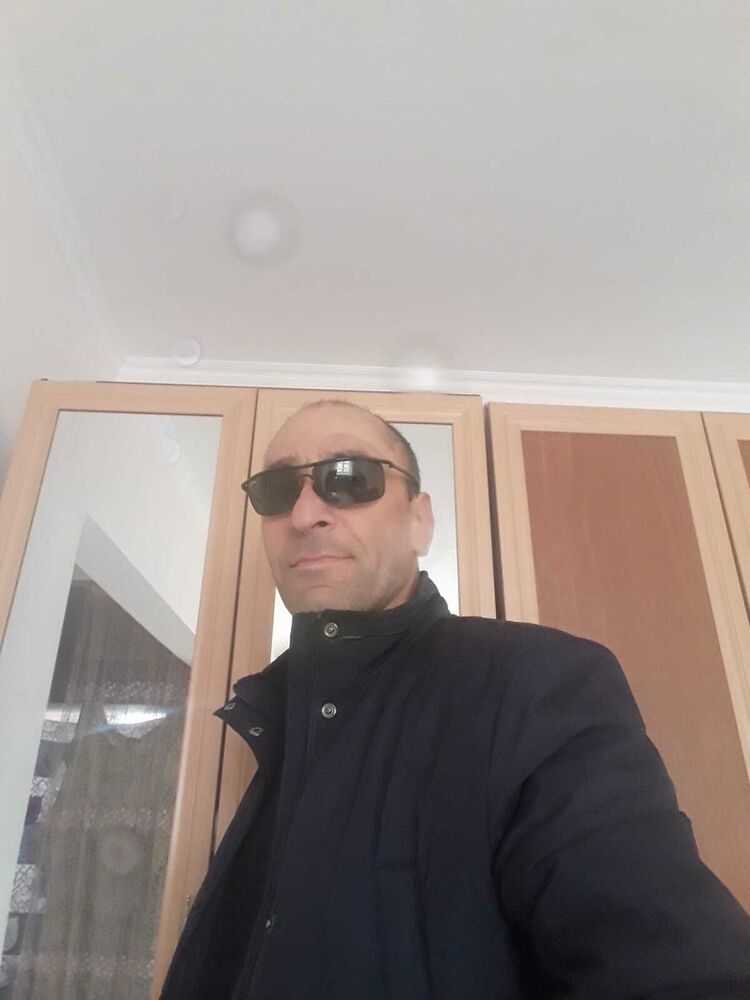  51363522  Sarkis, 47 ,    -