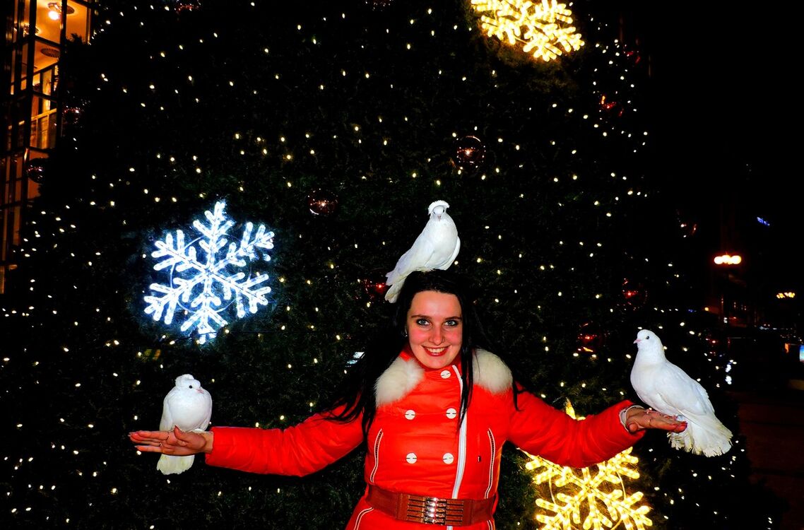  ,   Elena, 32 ,  