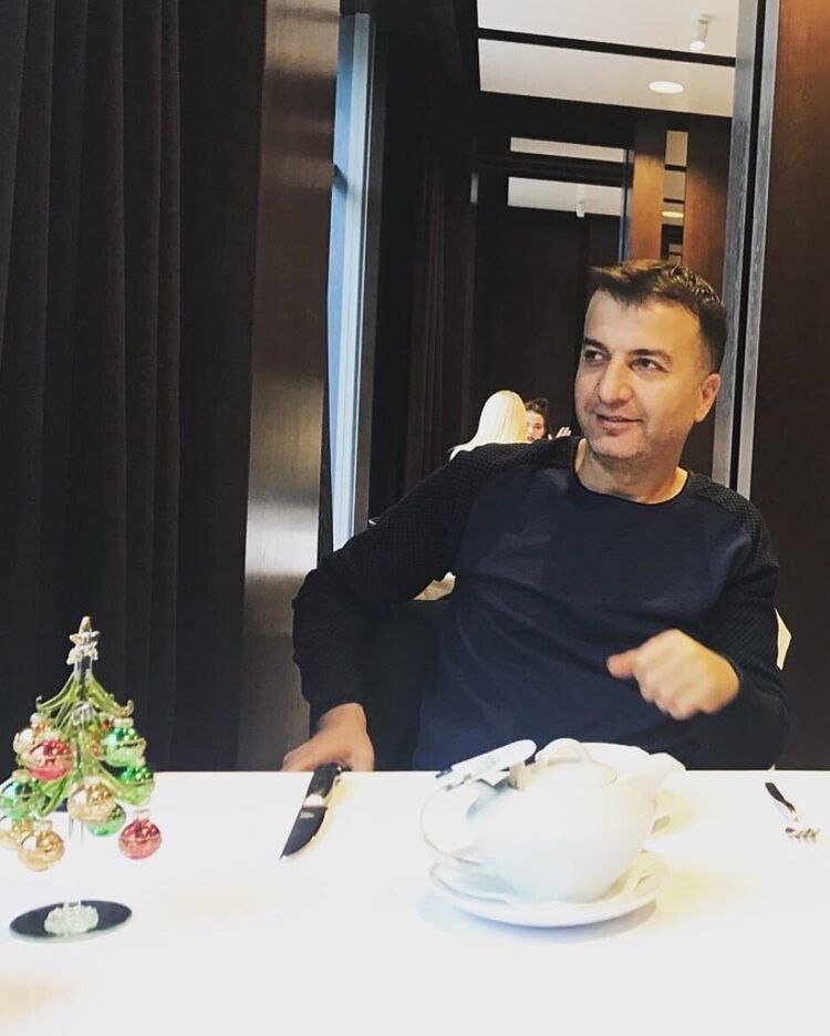  ,   Emir, 44 ,   ,   