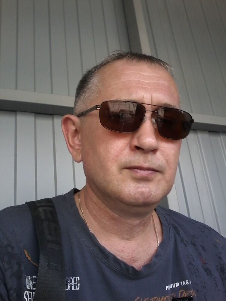  20582832  Oleg, 51 ,    
