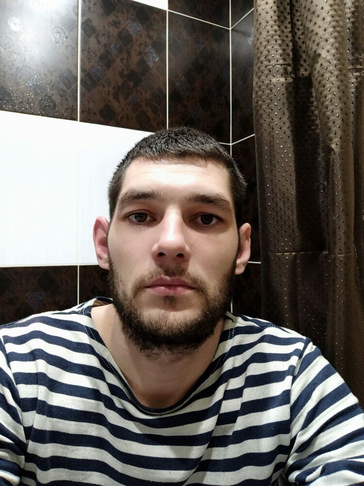  22171252  Andrei, 33 ,    