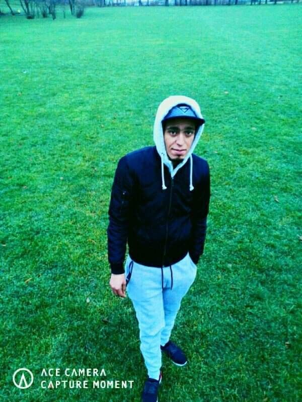  17626292  Karim, 37 ,    