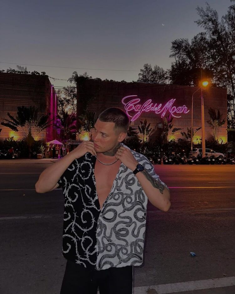  43251022  Vladimir, 27 ,    