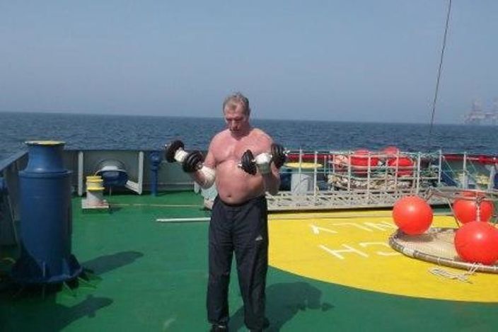  54242652  Vlad, 69 ,    