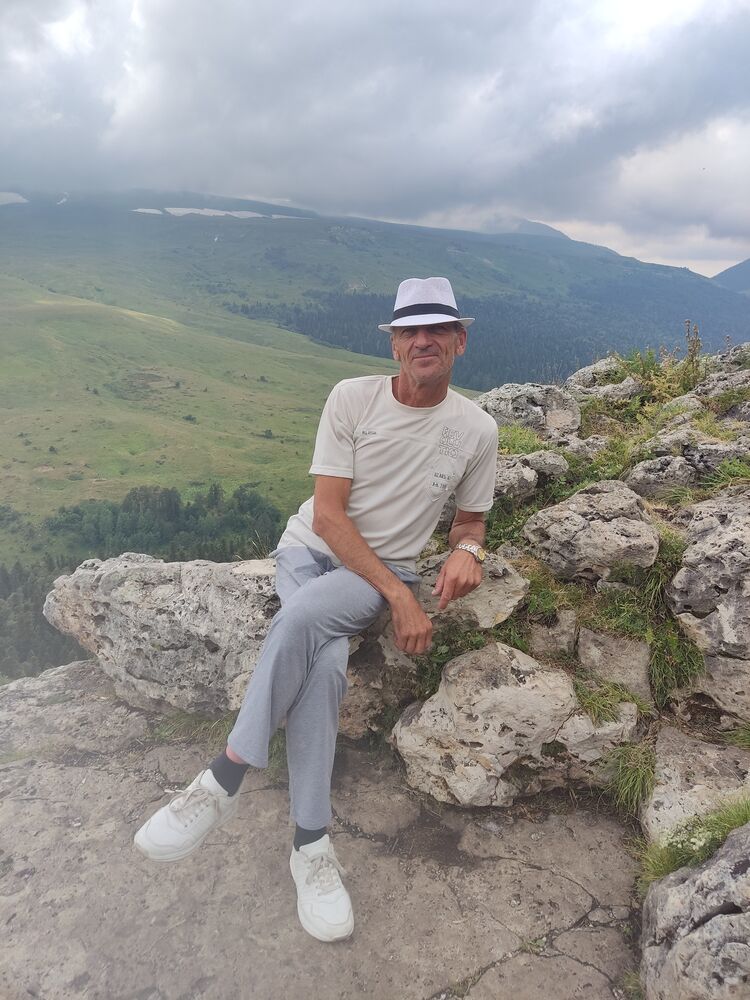  ,   Artem, 47 ,   c 