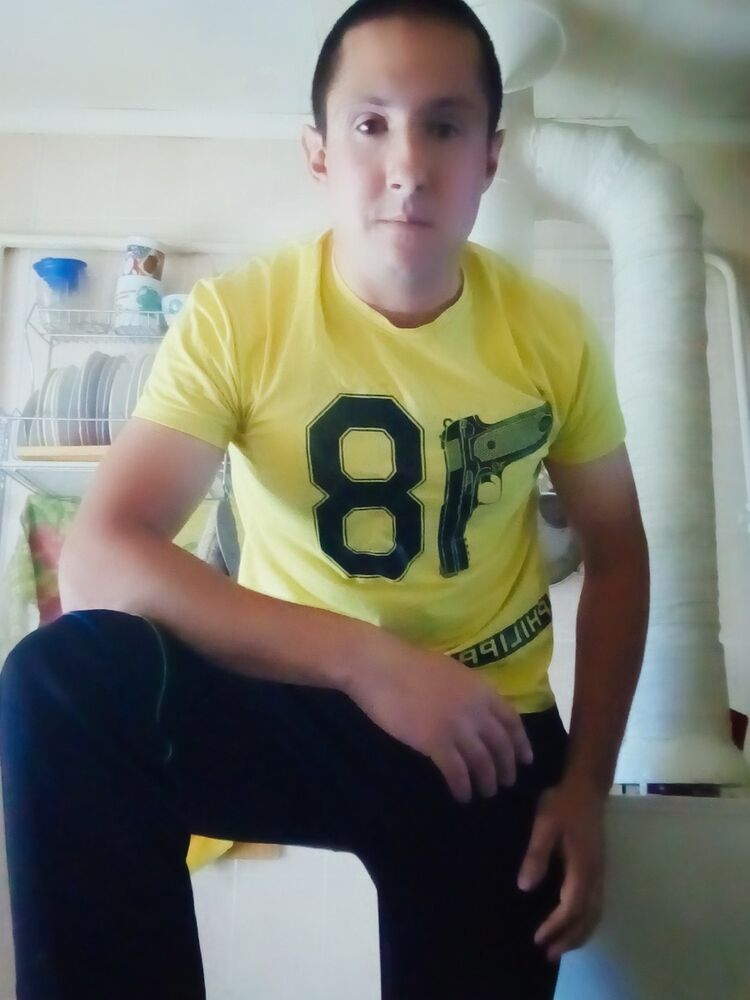  10241072  Aleksander, 33 ,    