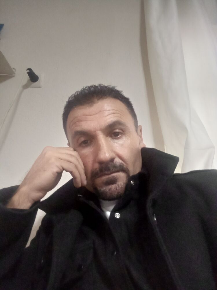  45961822  Ali, 44 ,    