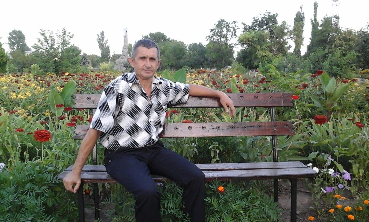   ,   Aleksandr, 61 ,  