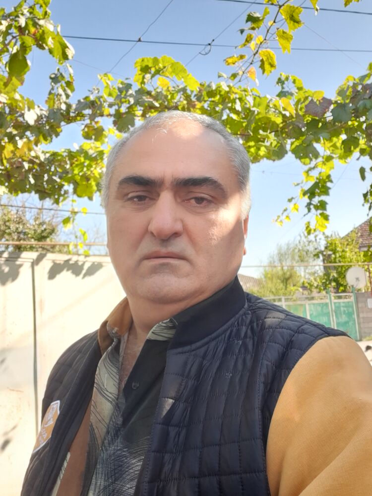  ,   Goga, 53 ,   ,   