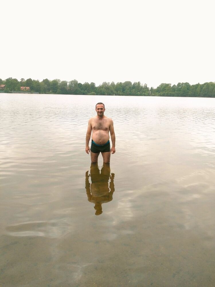  11792052  Erik, 44 ,    -