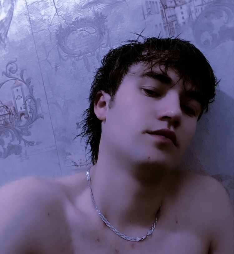  41213242  Evgenii, 22 ,    