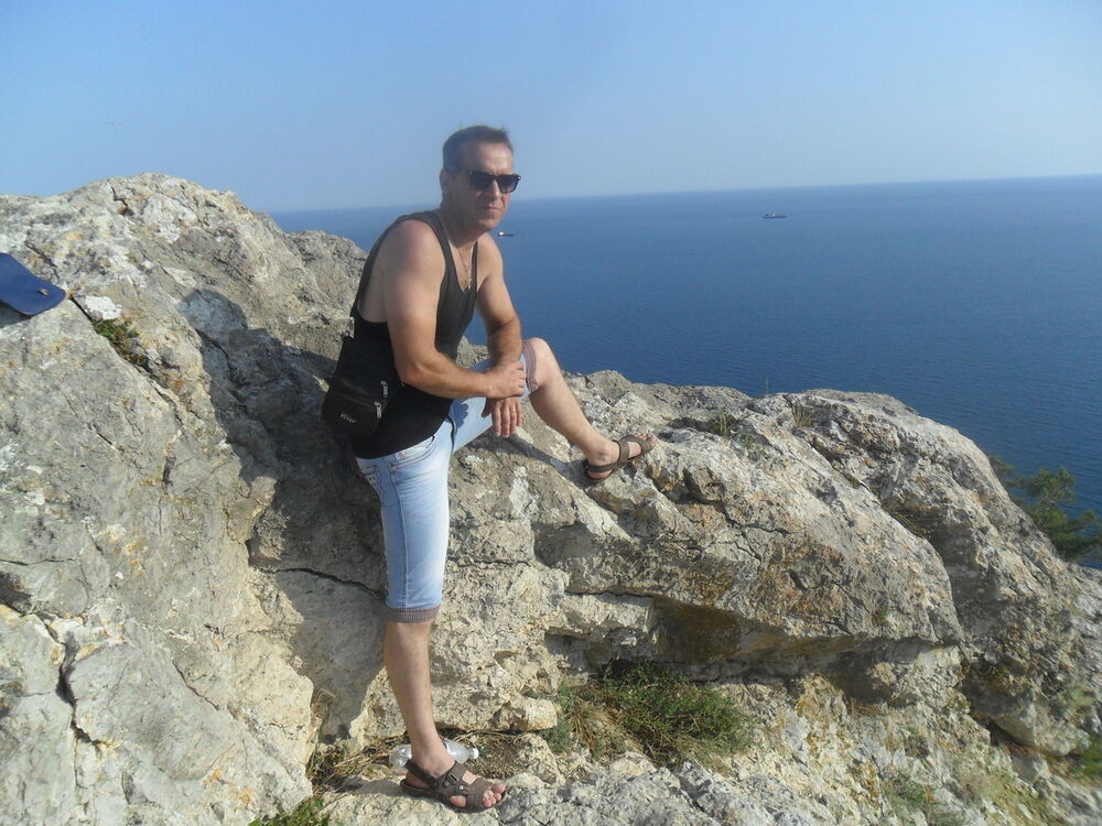  8075912  Roman, 49 ,    