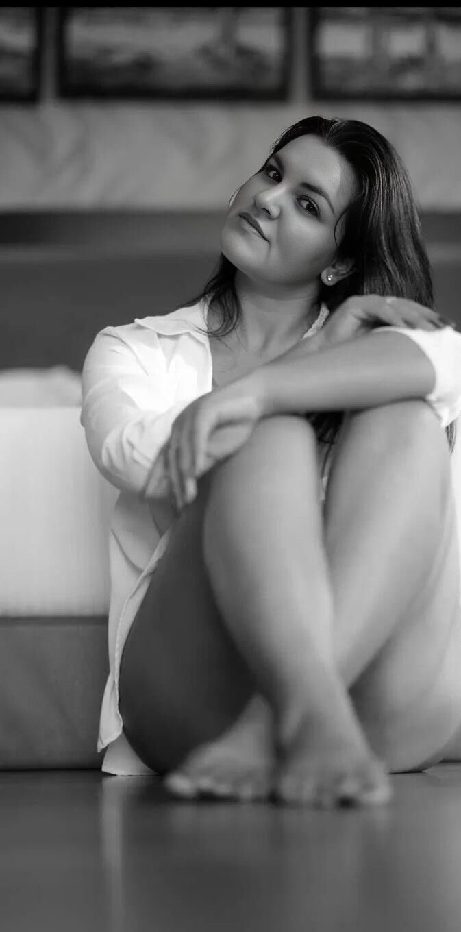  51142052  Ludmila, 33 ,    