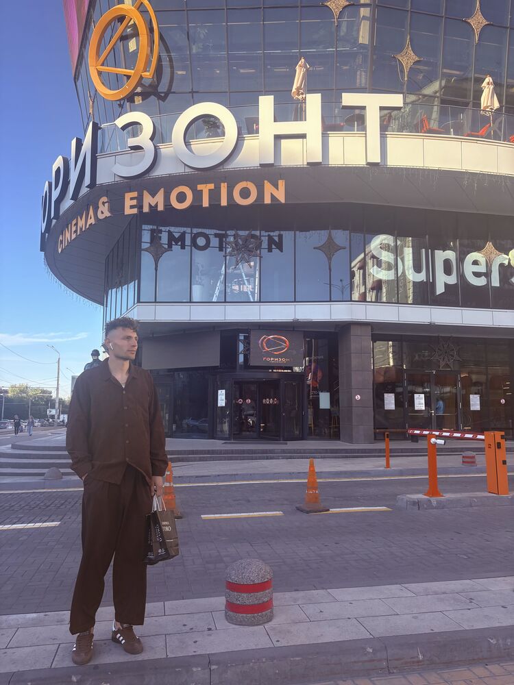  53769352  , 27 ,    --