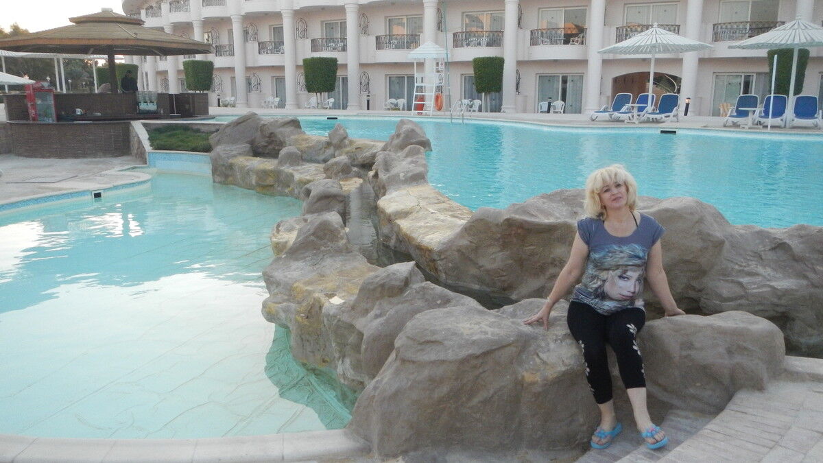  6872732  Elena  Angel, 52 ,    
