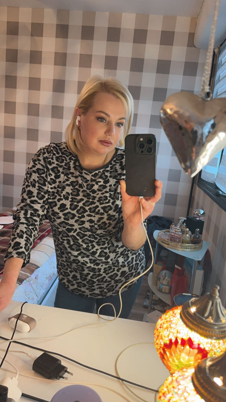  48135022  Ksenia, 48 ,    