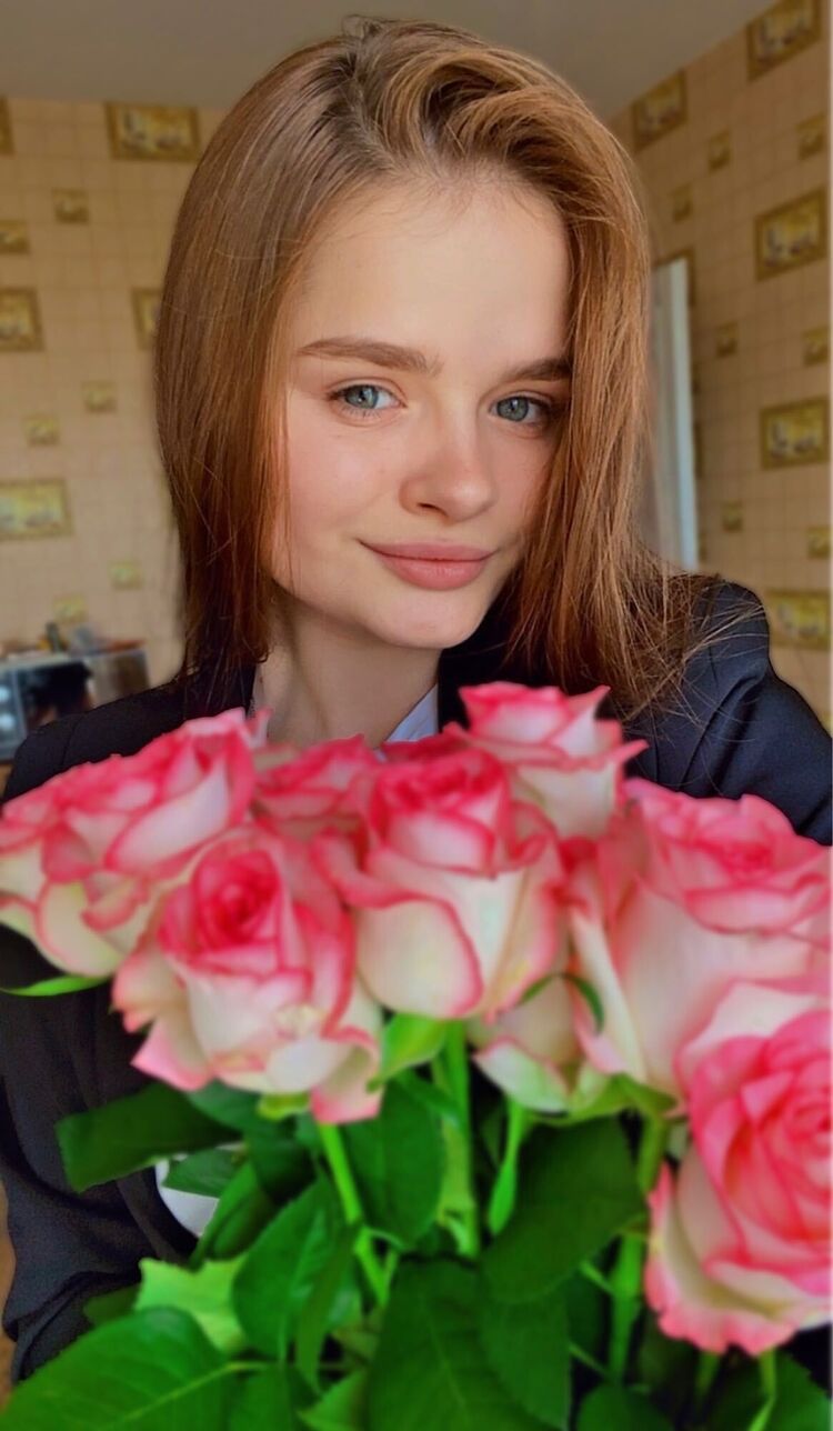  38576512  Polina, 22 ,    