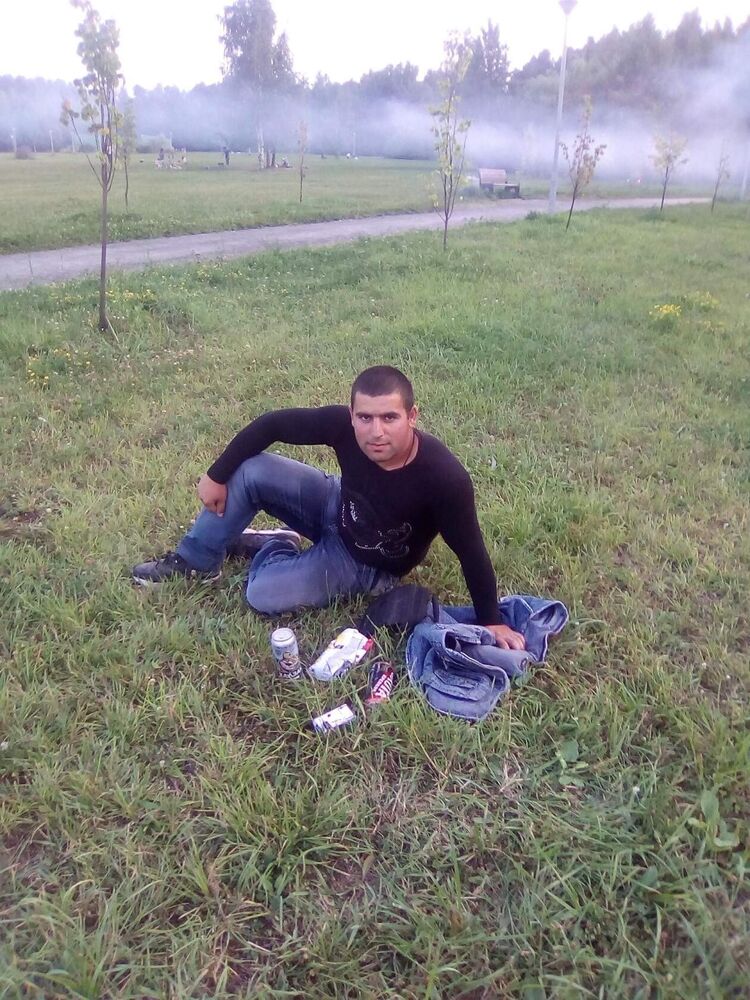  27412122  Narek, 33 ,    