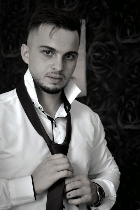  46643002  Alex, 27 ,     