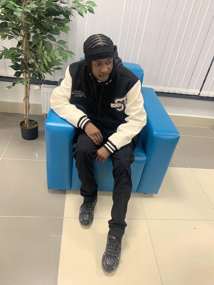  39864992  Denis, 25 ,    