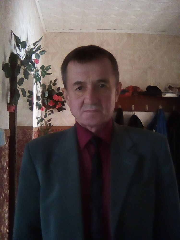  8203162  Oleg, 64 ,    