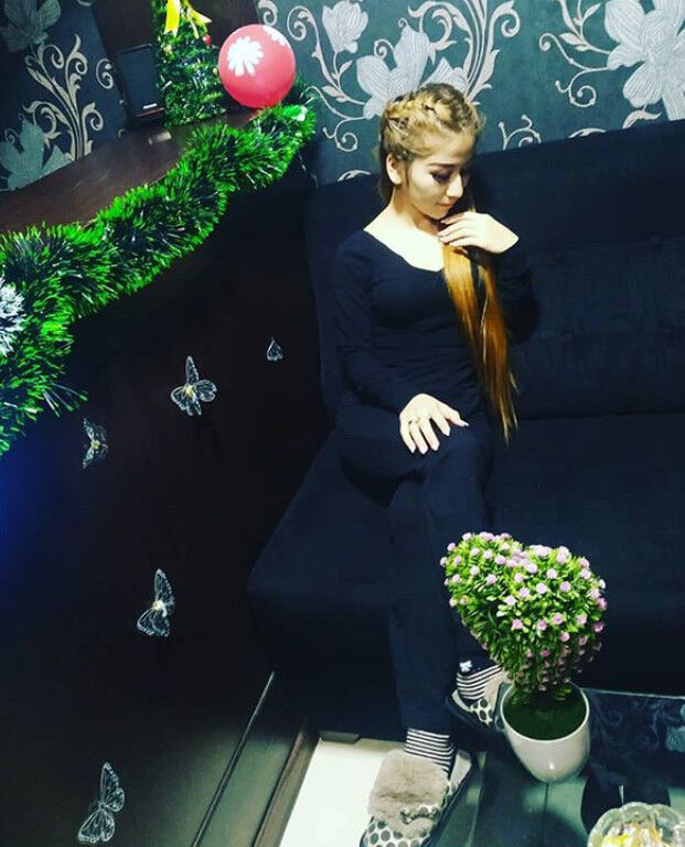  ,   Lola, 28 ,   ,   , c , 