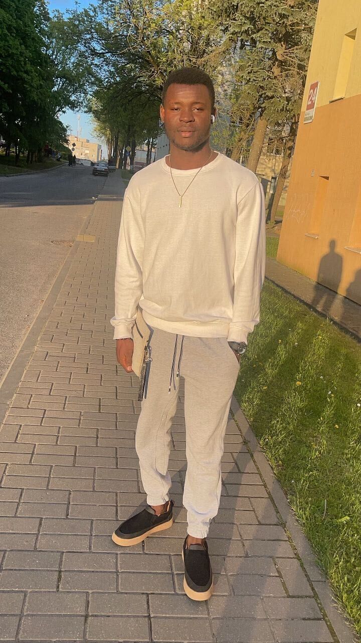  52139762  Franck, 26 ,    