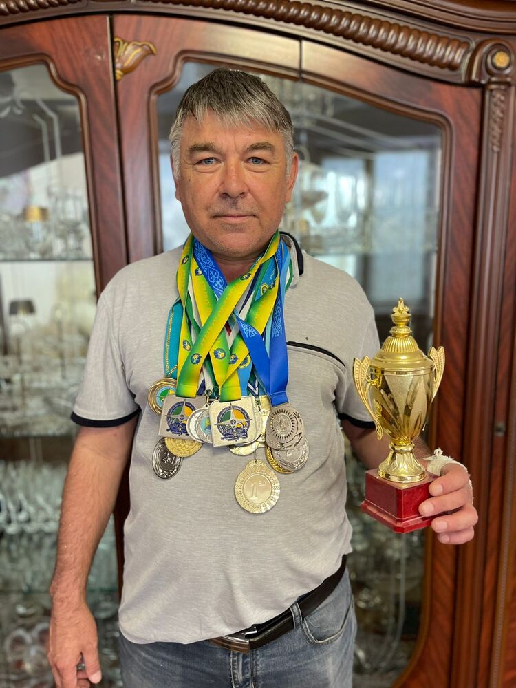  ,   Leonid, 53 ,   ,   