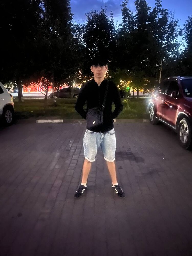  45869312  Ivan, 23 ,    -