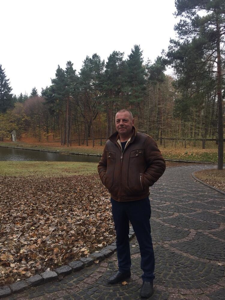  18310672  Nikolas, 59 ,    