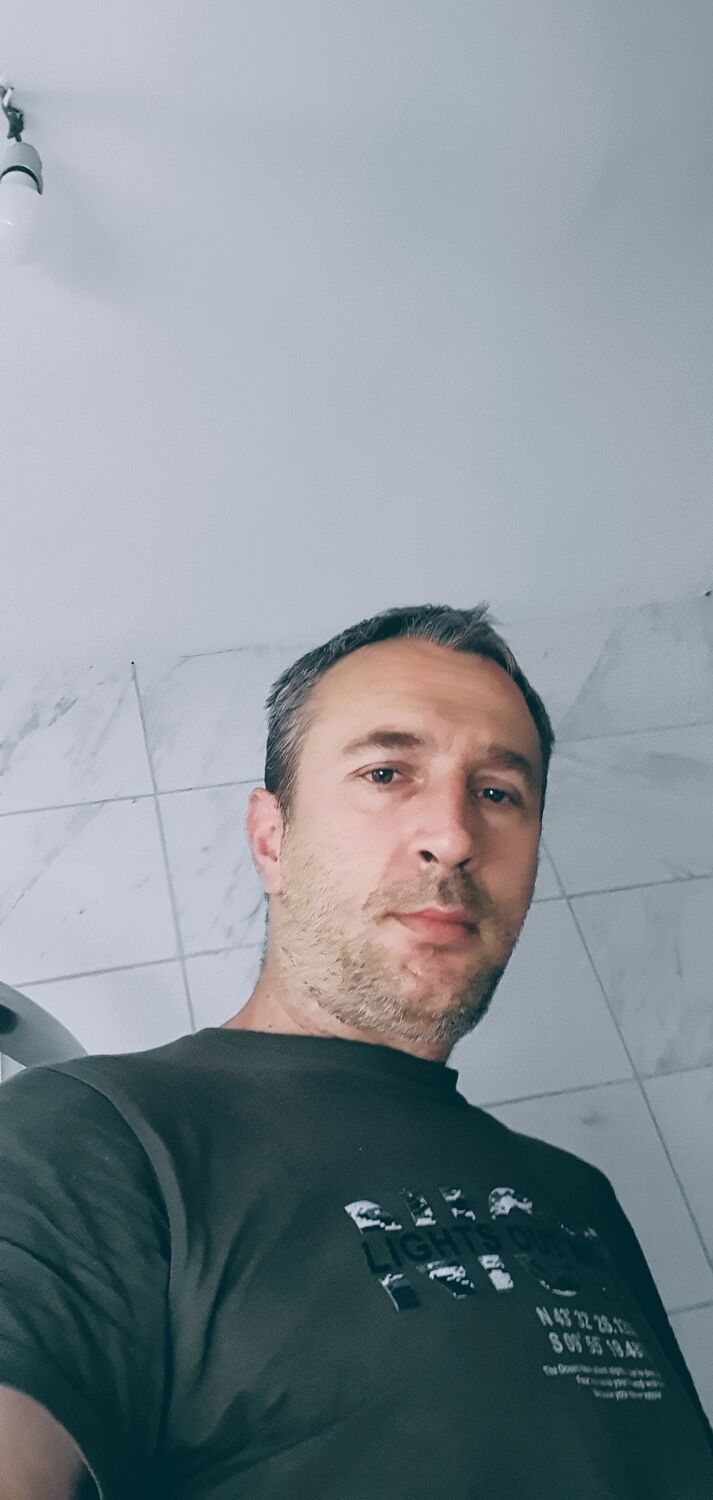  45687922  Bojan, 40 ,    