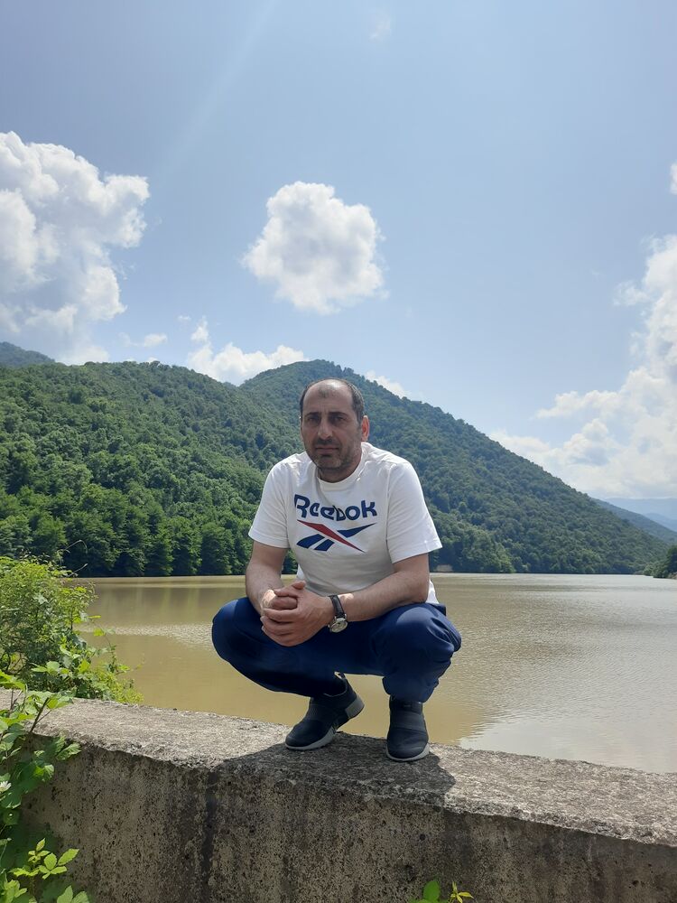  53016752  Artyom, 38 ,    